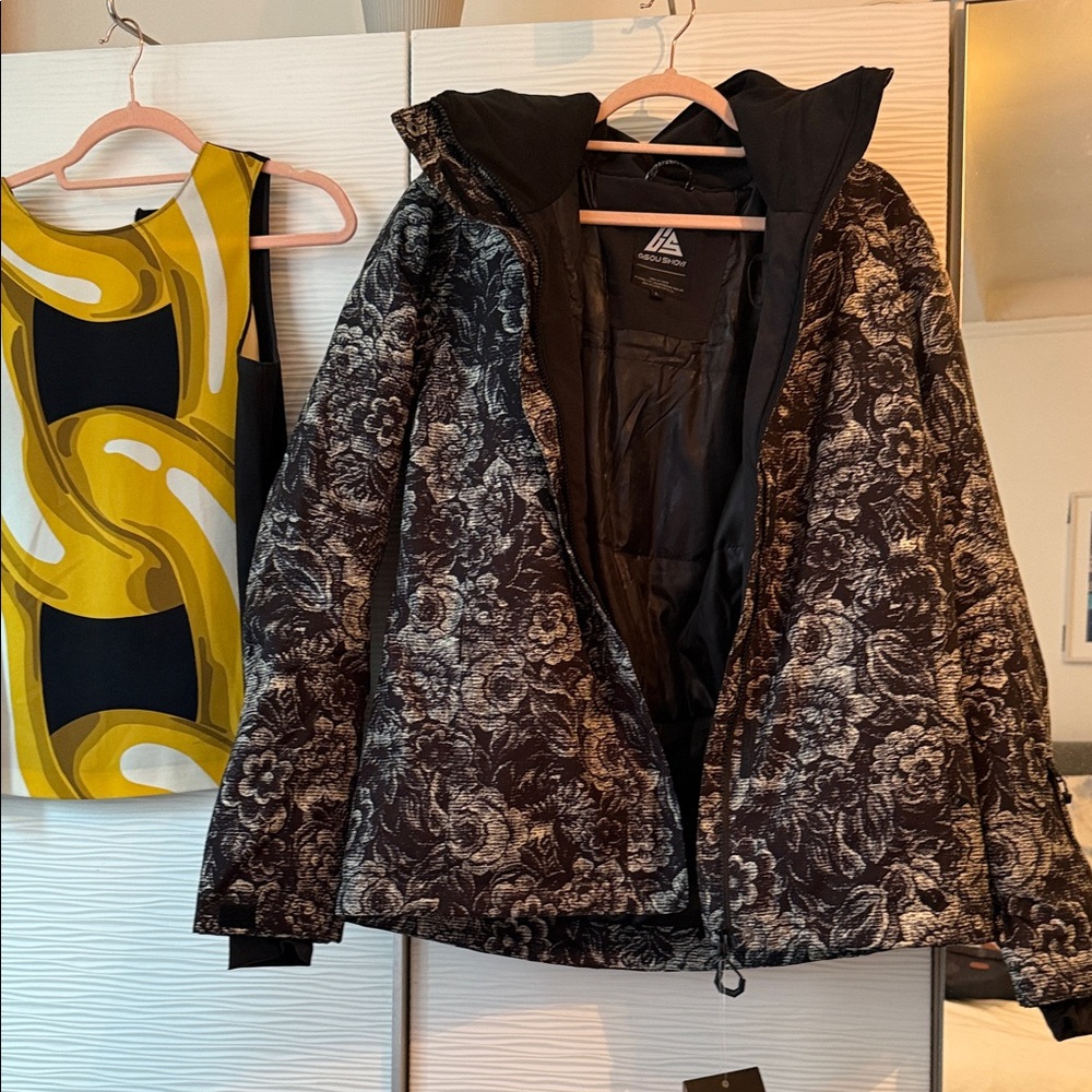GSou Snow Floral Black and Gray Women's Jacket sz Large NWT